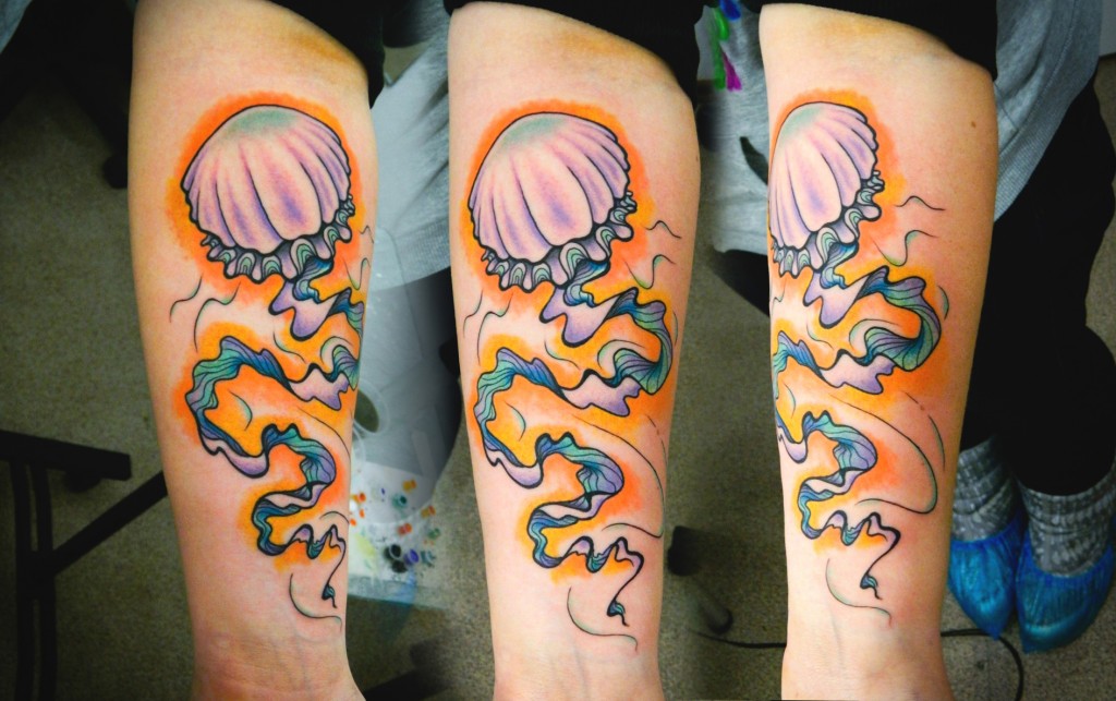 Художественная татуировка "Медуза". Мастер Денис Марахин. Расположение: предплечье.