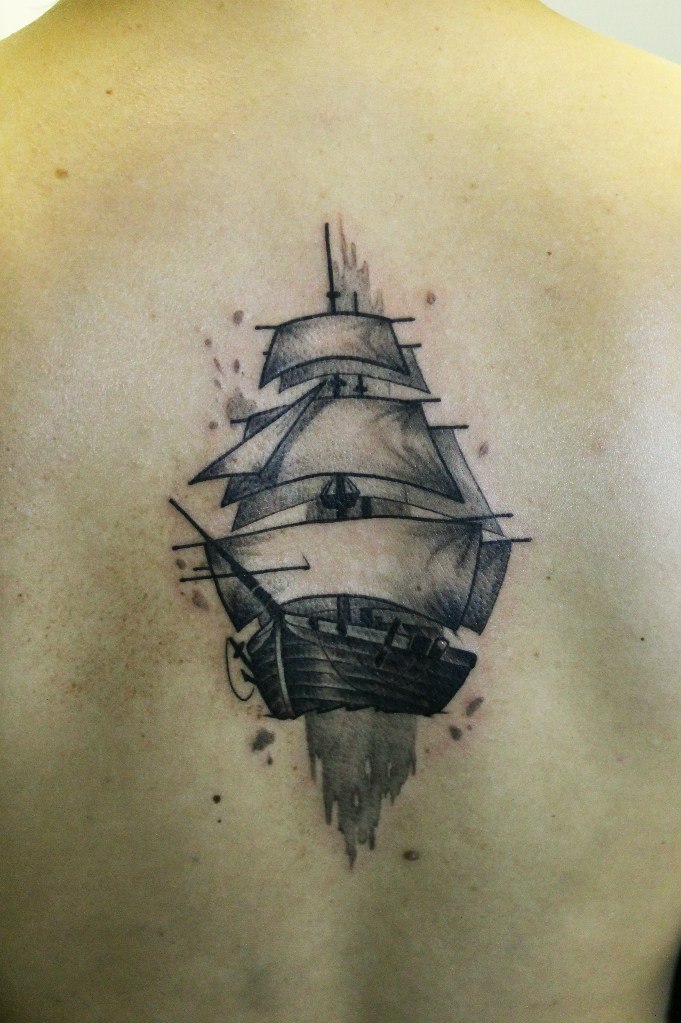 художественная татуировка "Корабль". Мастер Павел Заволока. Расположение: спина.