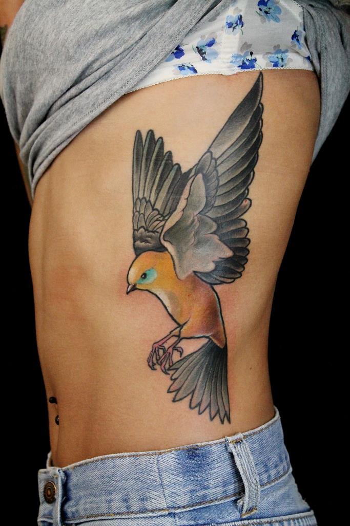 Художественная татуировка "Птичка". Мастер Саша Новик. Работа в процессе.