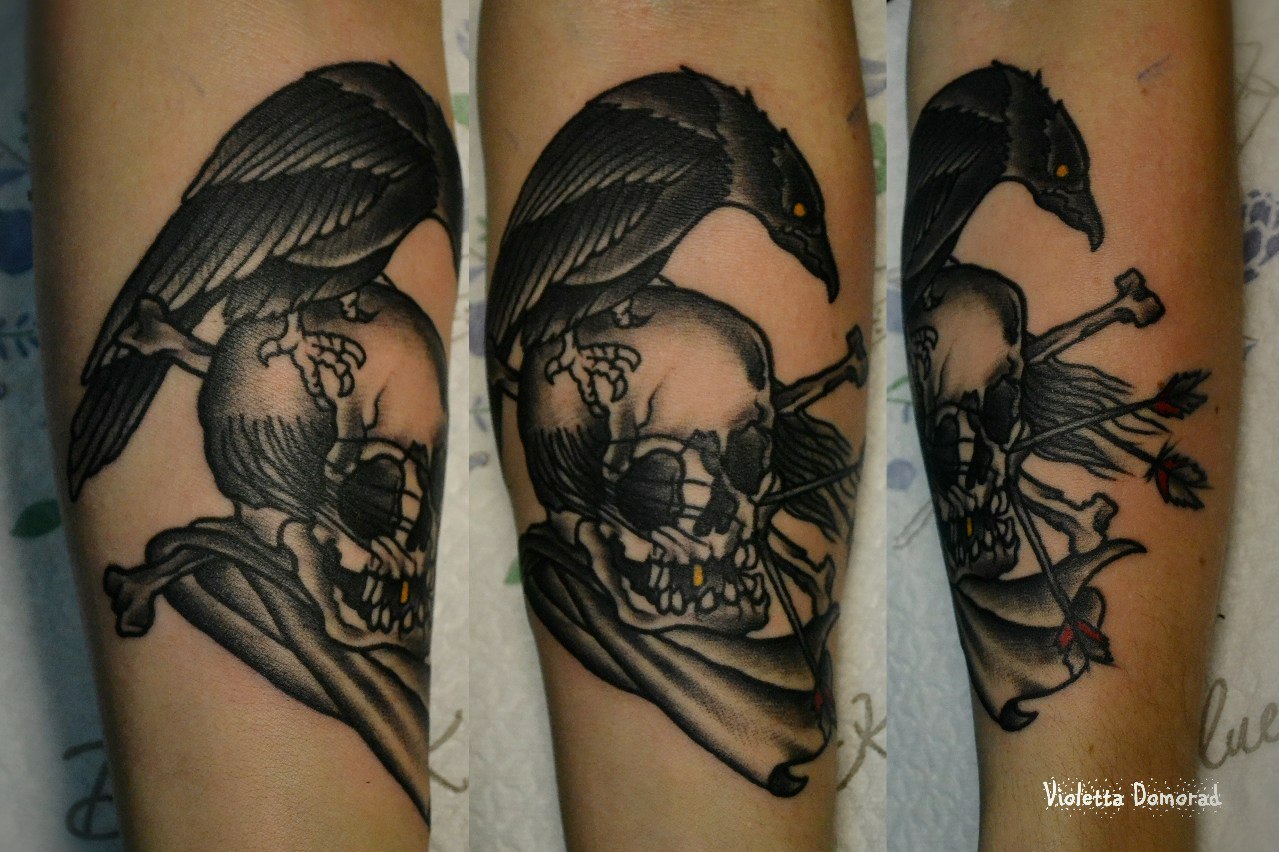 Татуировка "Ворон и череп". Мастер Виолетта Доморад.