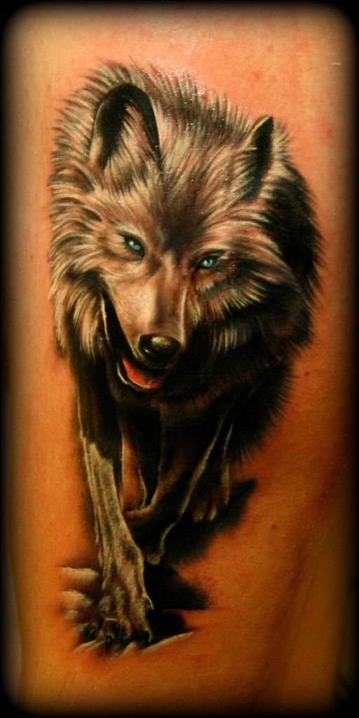 Художественная татуировка "Волк" от мастера Станислава Разуванова.