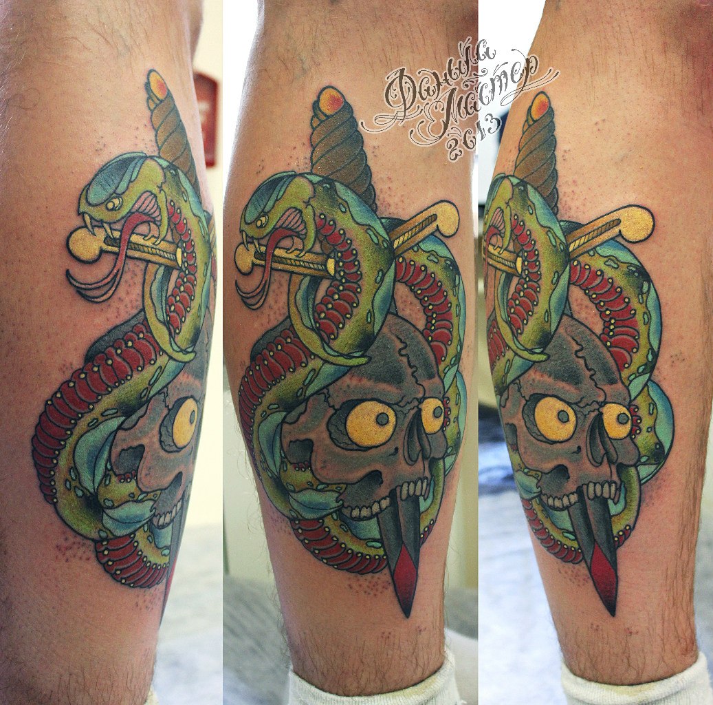 Художественная татуировка "Змея и череп" от Данилы-Мастера
