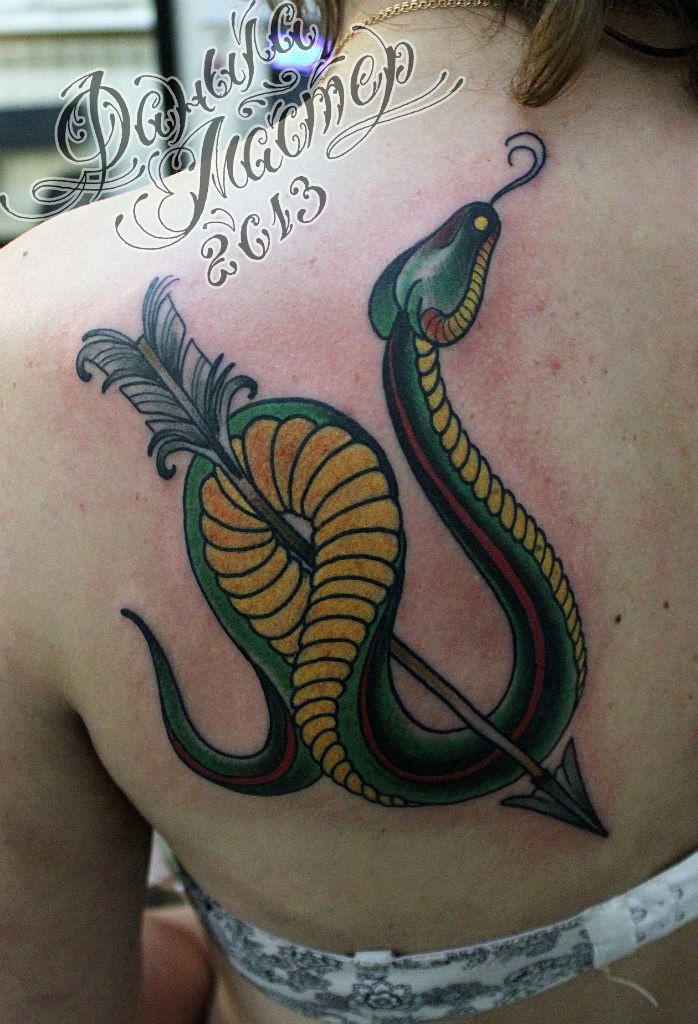 Художественная татуировка Змея от Даниила Шумкова