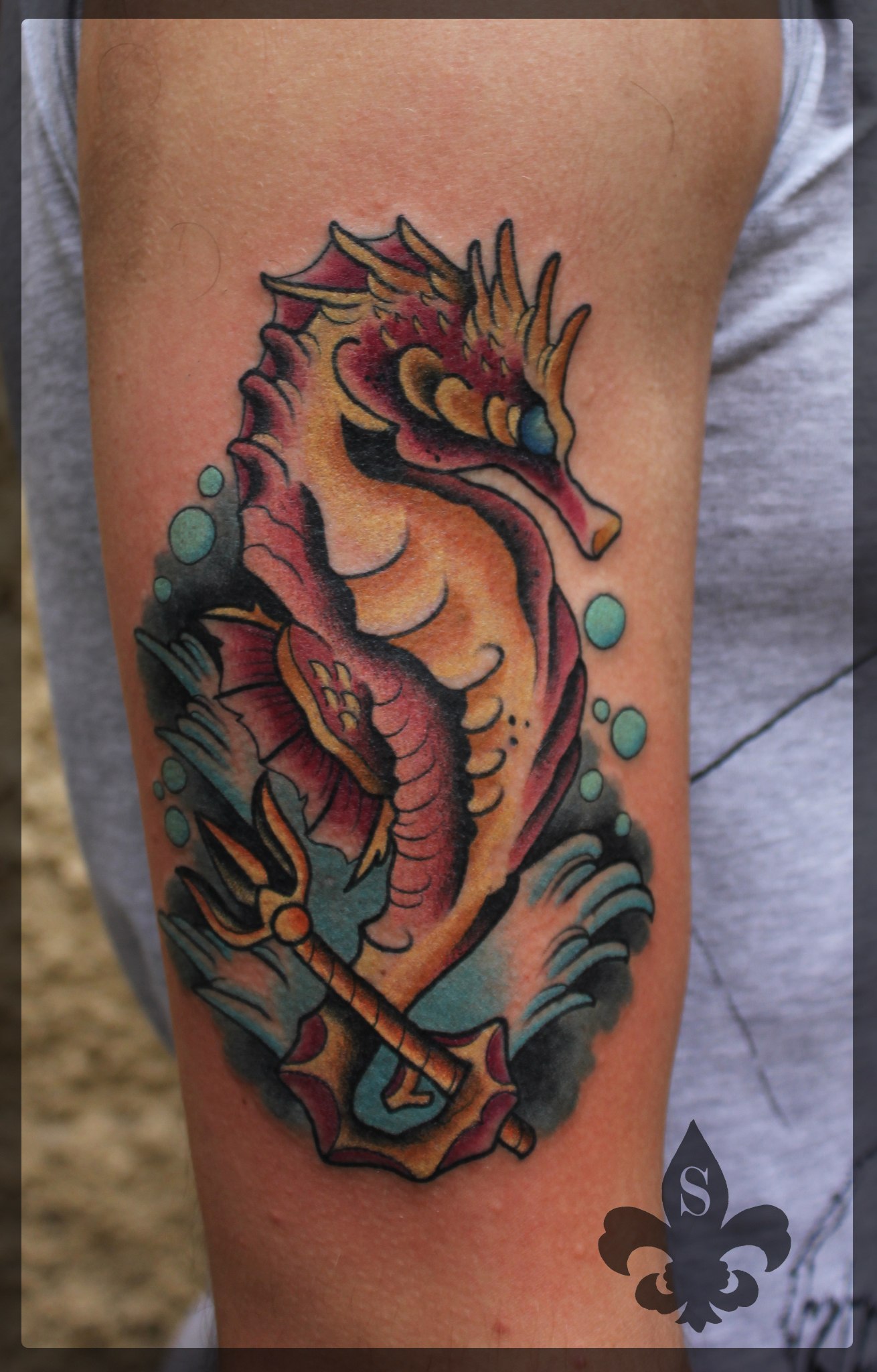 Художественная татуировка "Морской конек" от Александра Соды.