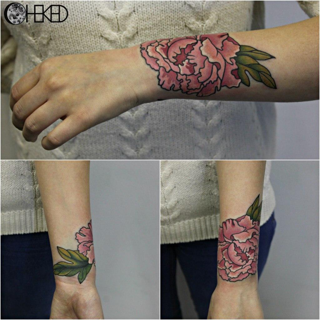 Художественная татуировка-перекрытие "Пион" от Алисы Чекед.