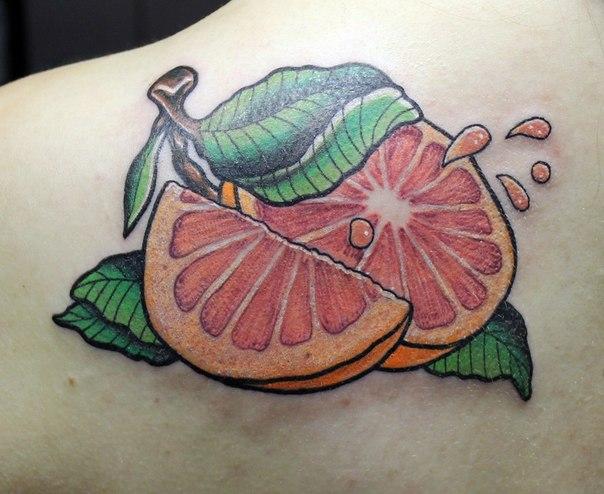 Художественная татуировка "Грейпфрут" от Андрея Бойцева