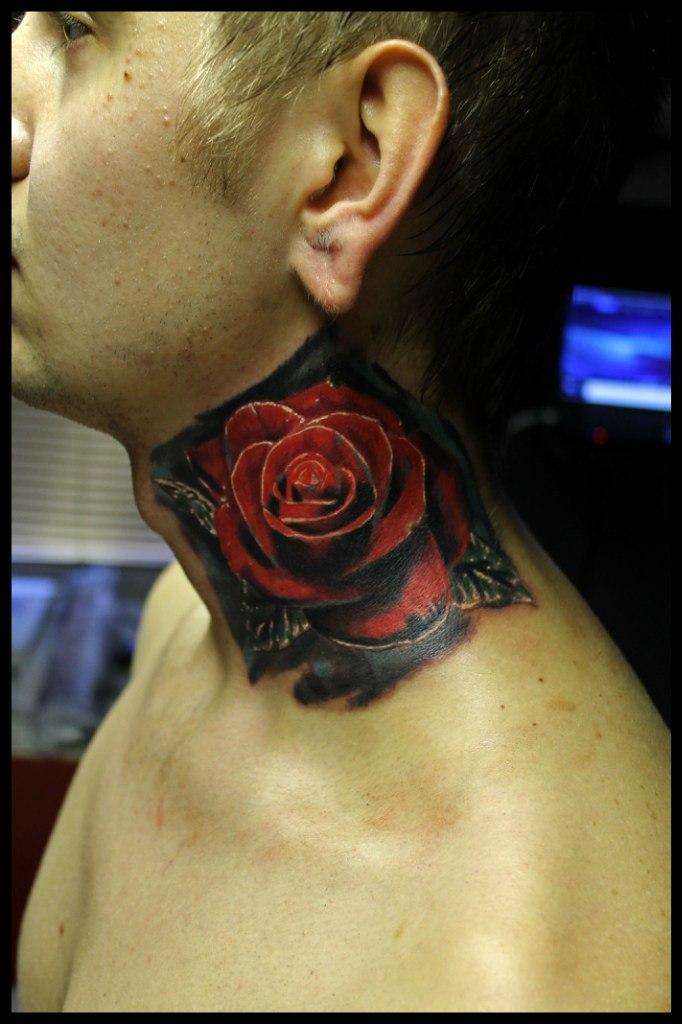 Художественная татуировка "Роза" от Сергея Хоррора.