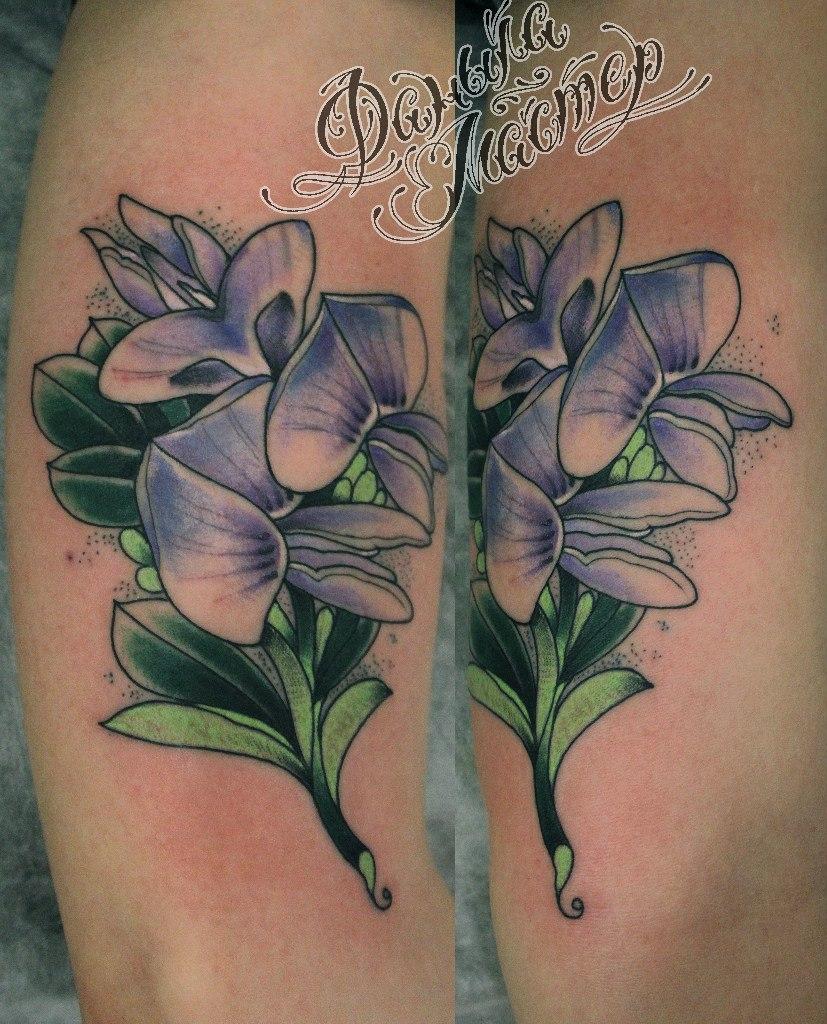 Художественная татуировка "Цветы" от Данилы-мастера.