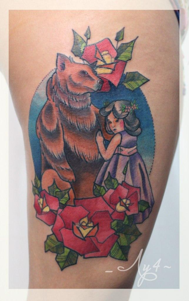 Художественная татуировка "Медведь и девочка". Мастер Катя Луч.