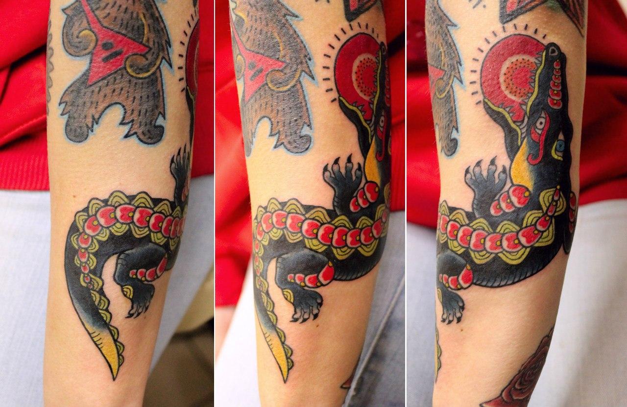 Художественная татуировка "Крокодил" от Ксении Волчок.
