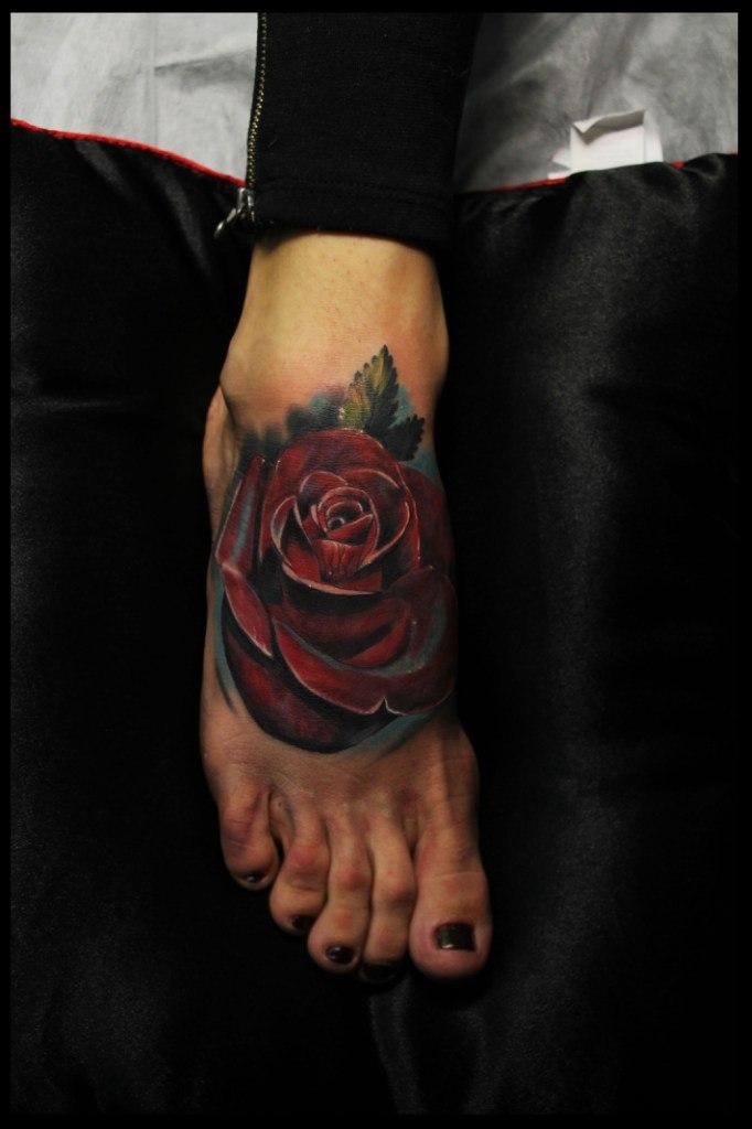 Художественная татуировка Роза от мастера Сергея Хоррора