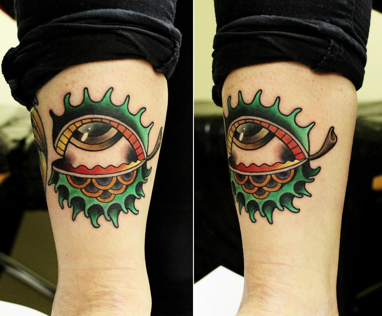 Художественная татуировка "Глаз- каштан" от мастера Ксении Волчок.