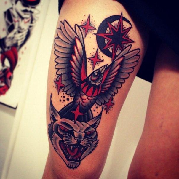 Художественная татуировка «Кот , птица и месяц». Мастер Денис Марахин.