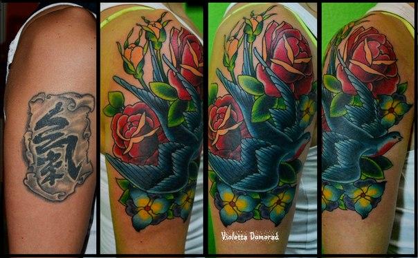 Татуировка "Ласточка в цветах". Мастер Виолетта Доморад.