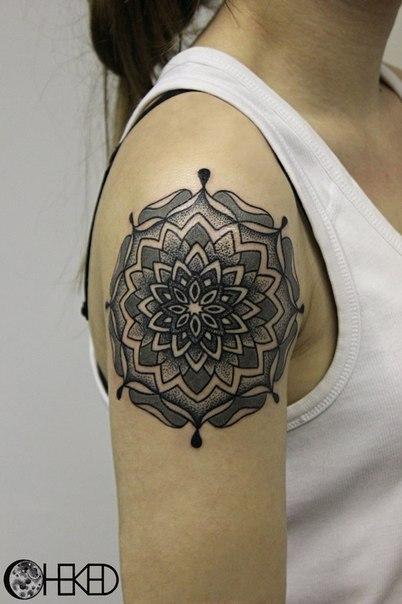 Художественная татуировка "Мандала". Мастер Алиса Чекед.