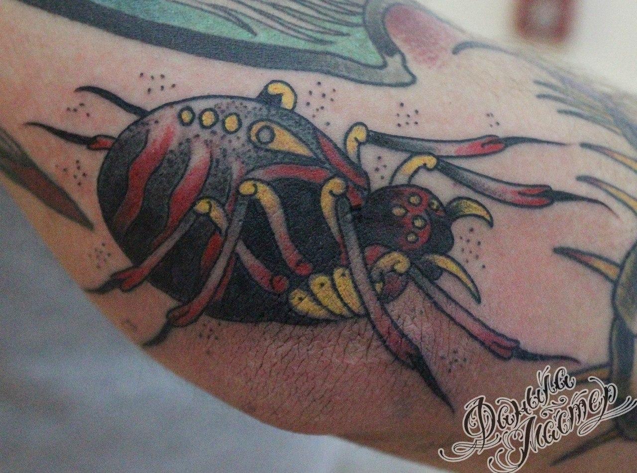 Художественна татуировка "Паучишка" от Данилы-Мастера.