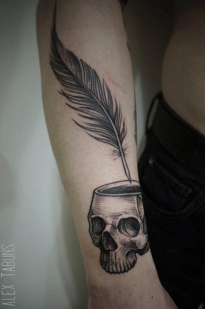 Художественная татуировка "Чернильница" от Саши Табунс