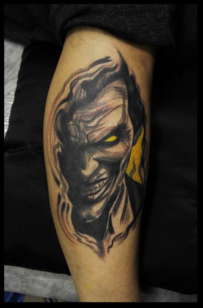 Художественная татуировка "Джокер" от мастера Сергея Хоррора.