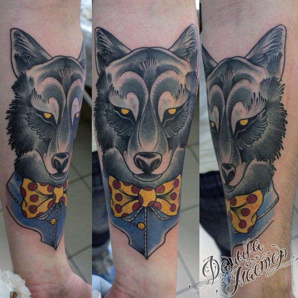 Художественная татуировка "Волк в бабочке" от Данилы-Мастера.
