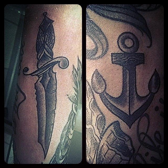 Миниатюрки "нож и якорь" от мастера художественной татуировки Валеры Моргунова.