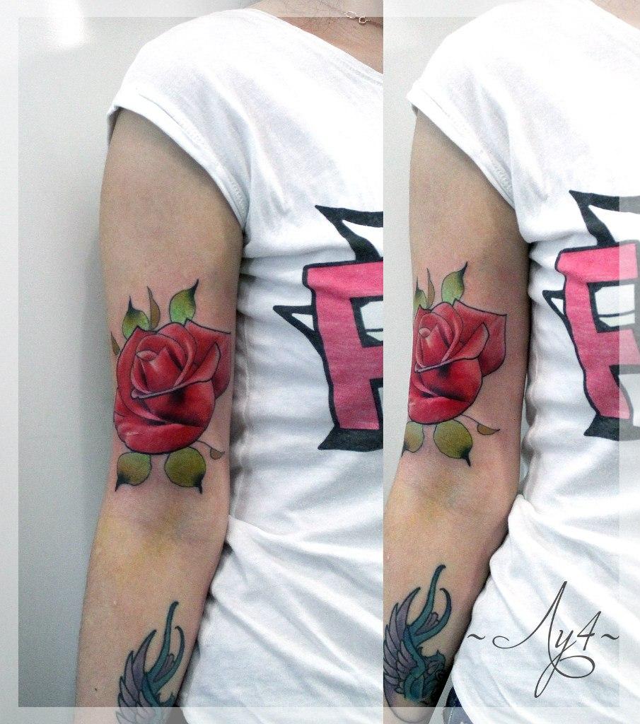 Художественная татуировка «Роза». Мастер Катя Луч.
