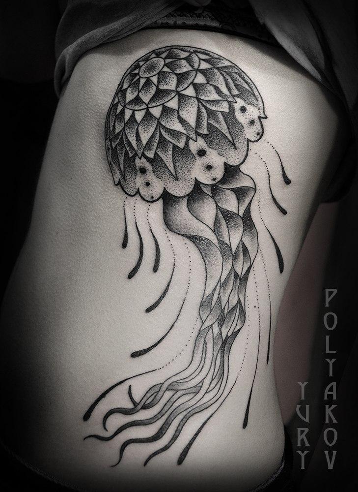 Художественная татуировка "Медуза" от Юрия Полякова