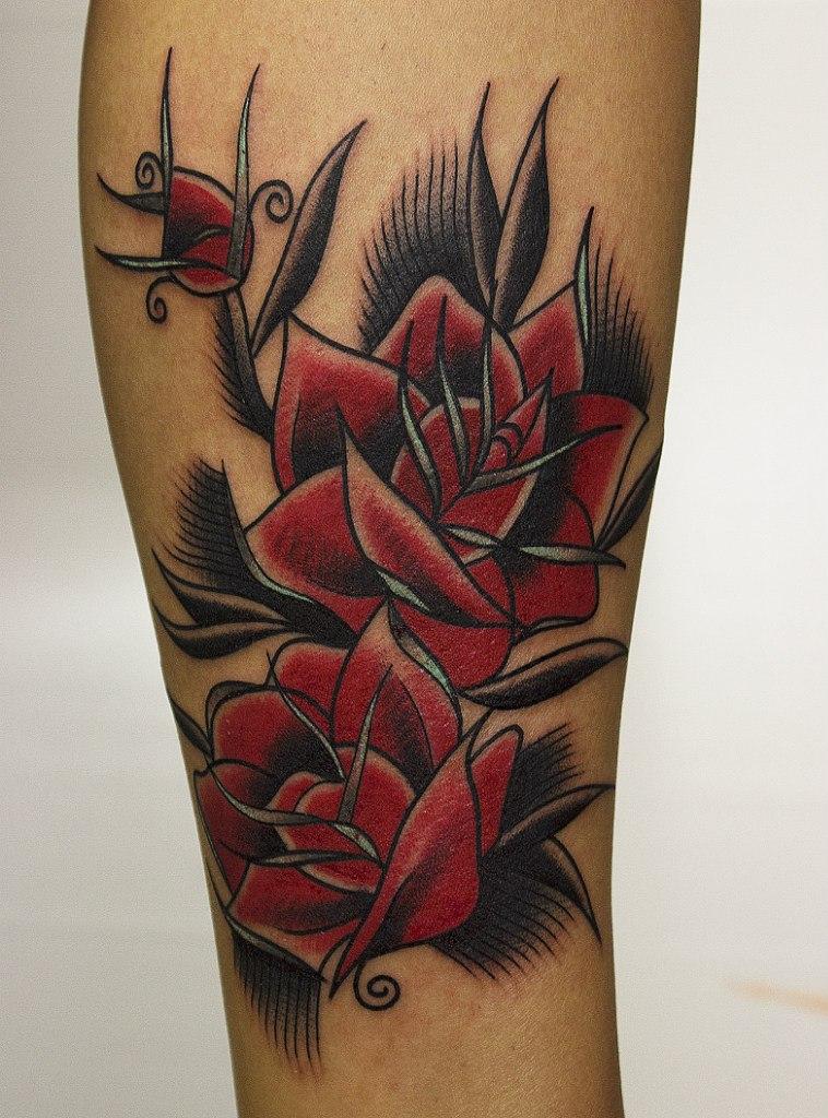 Художественная татуировка "Розы". Мастер Вова Snoop.