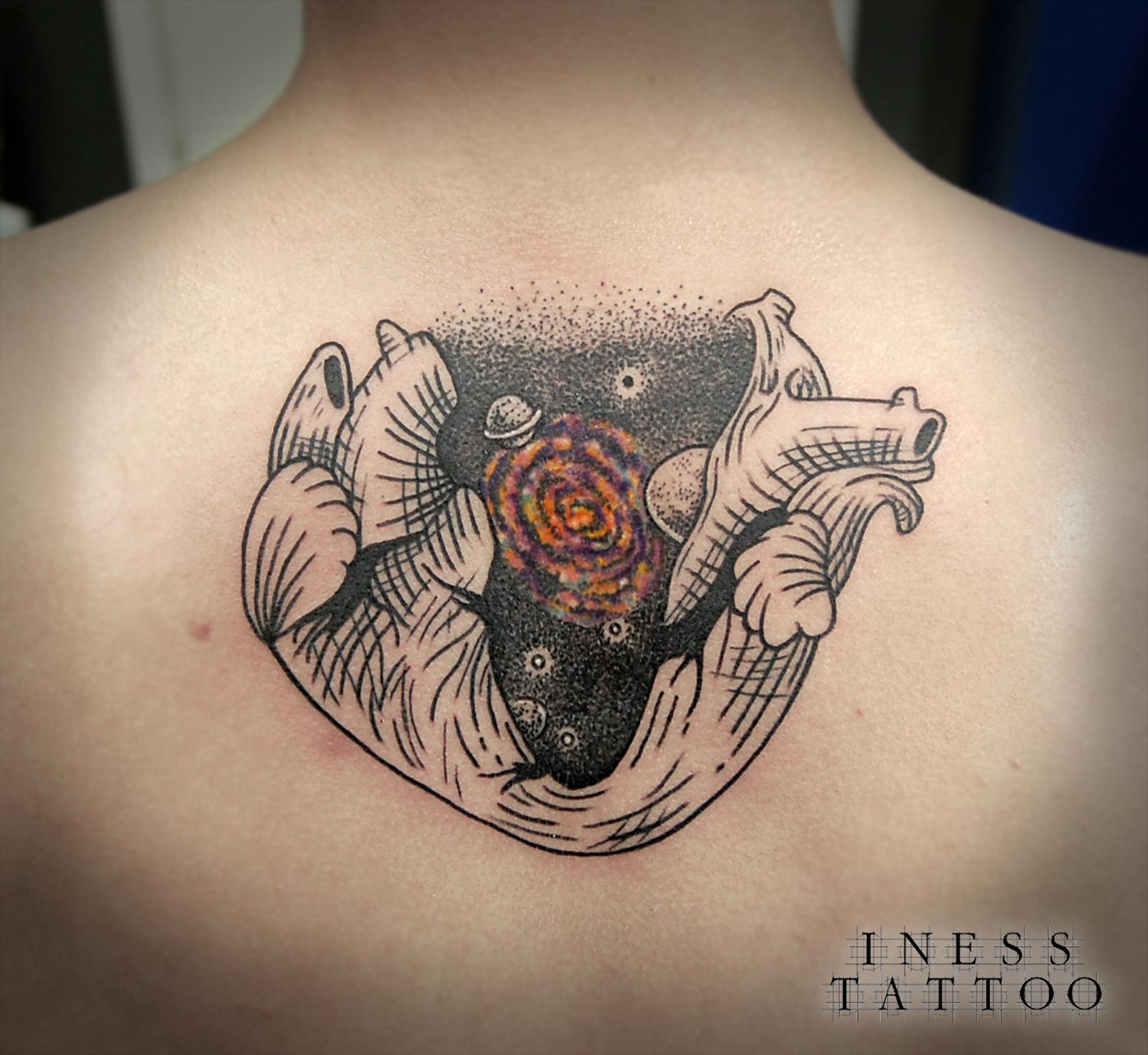 Художественная татуировка "Космос в сердце" от Инессы
