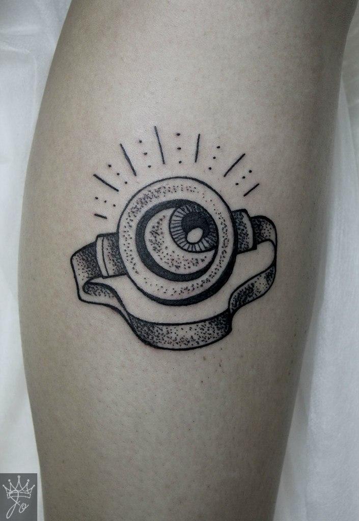 Художественная татуировка "Глаз Грюма" от Ксении Jokris Соколовой.