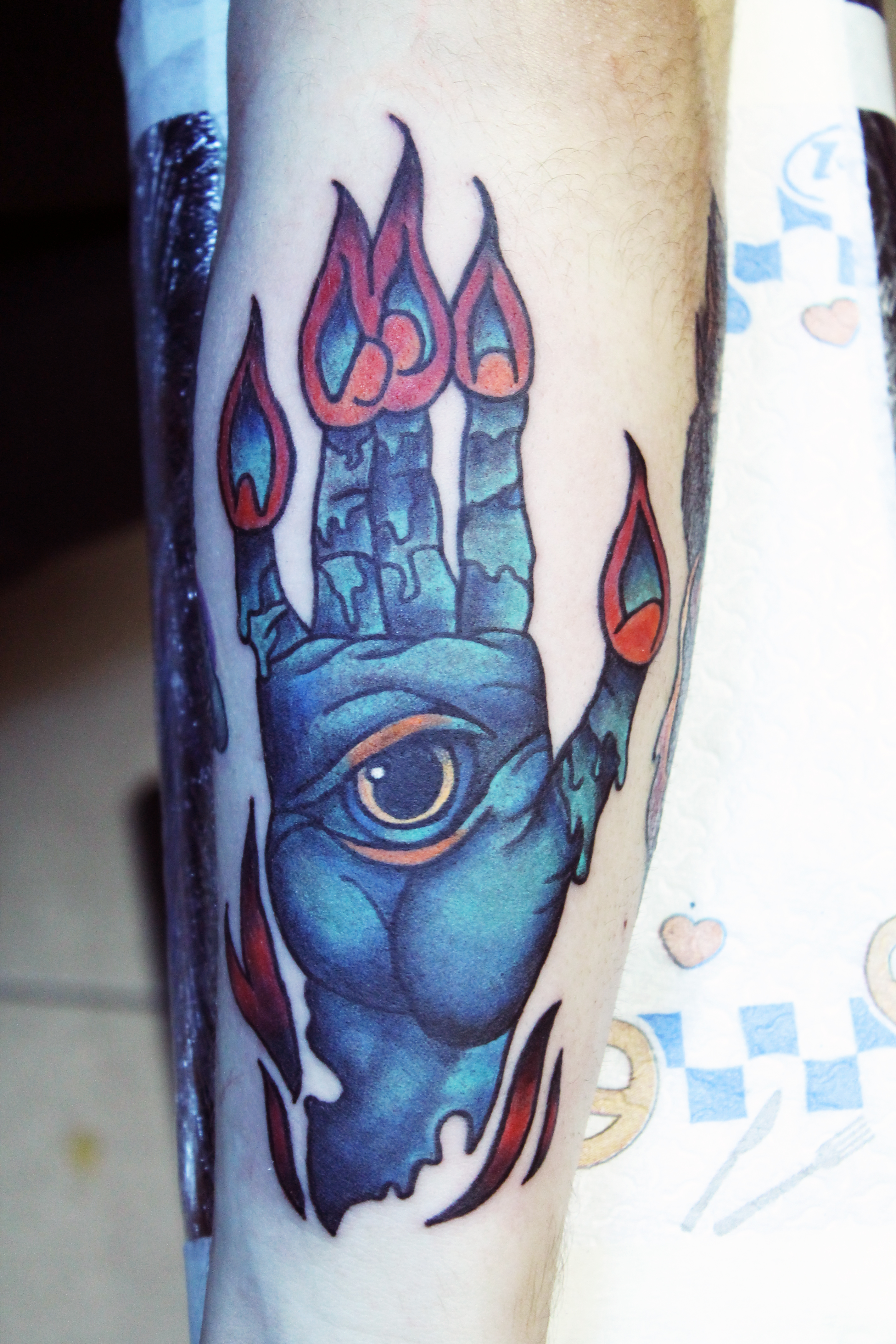 Художественная татуировка "Зомби-ладонь" от начинающего мастера Нияза Фахриева.