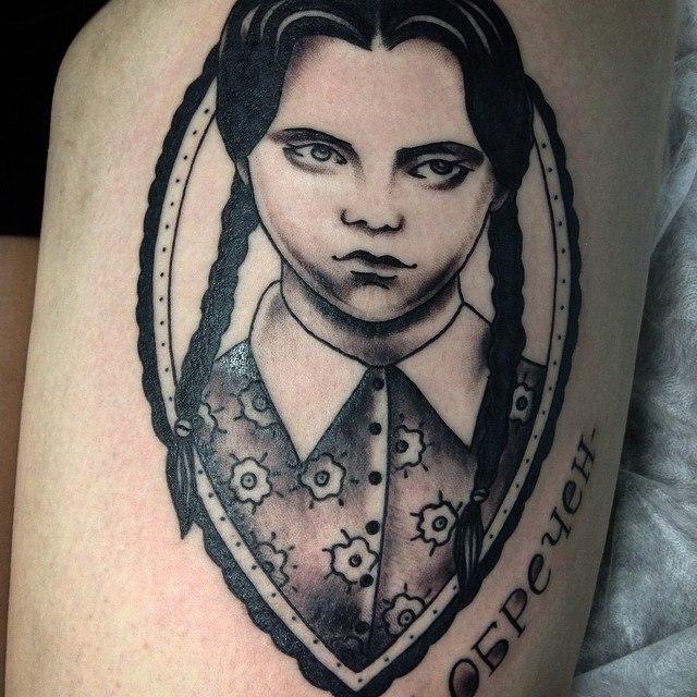 Художественная татуировка "Портрет Wednesday Addams". Мастер Таня Lika.