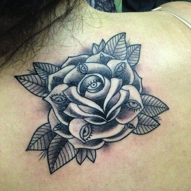 Художественная татуировка "Глазастая роза". Мастер Мадина Mary Jane.