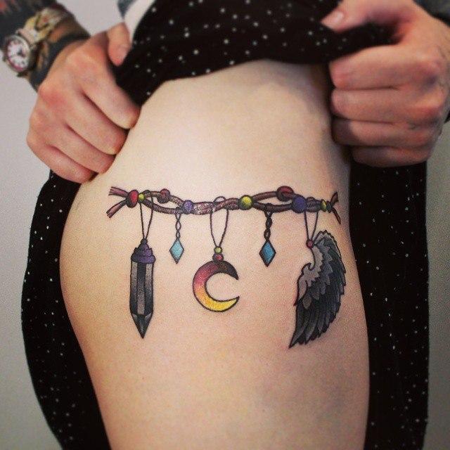 Художественная татуировка «Ведьмин браслет». Начинающий мастер Настя Стриж.