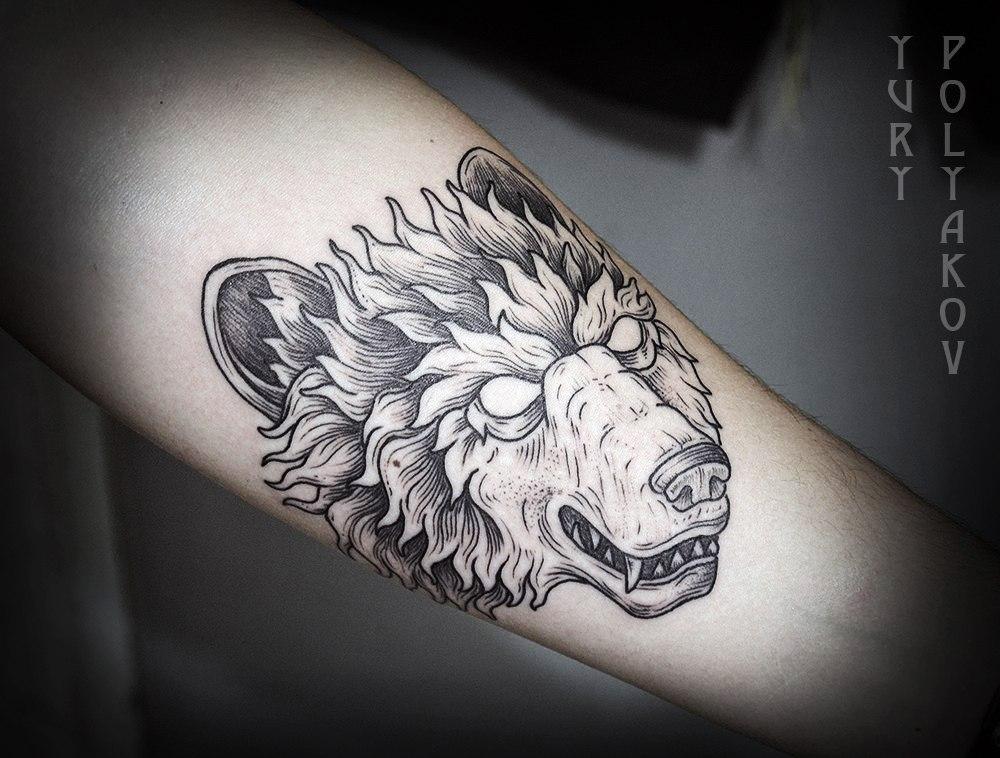 Художественная татуировка "Медведь" от Юрия Полякова