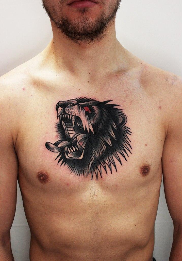 Художественная татуировка "Медведь". Мастер Вова Snoop.