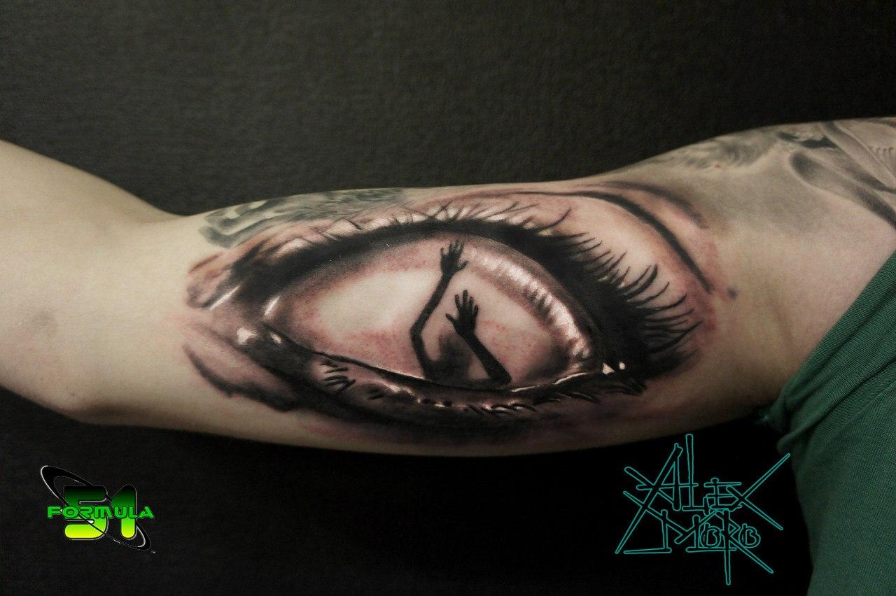 Художественная татуировка "Глаз" от Александра Морозова