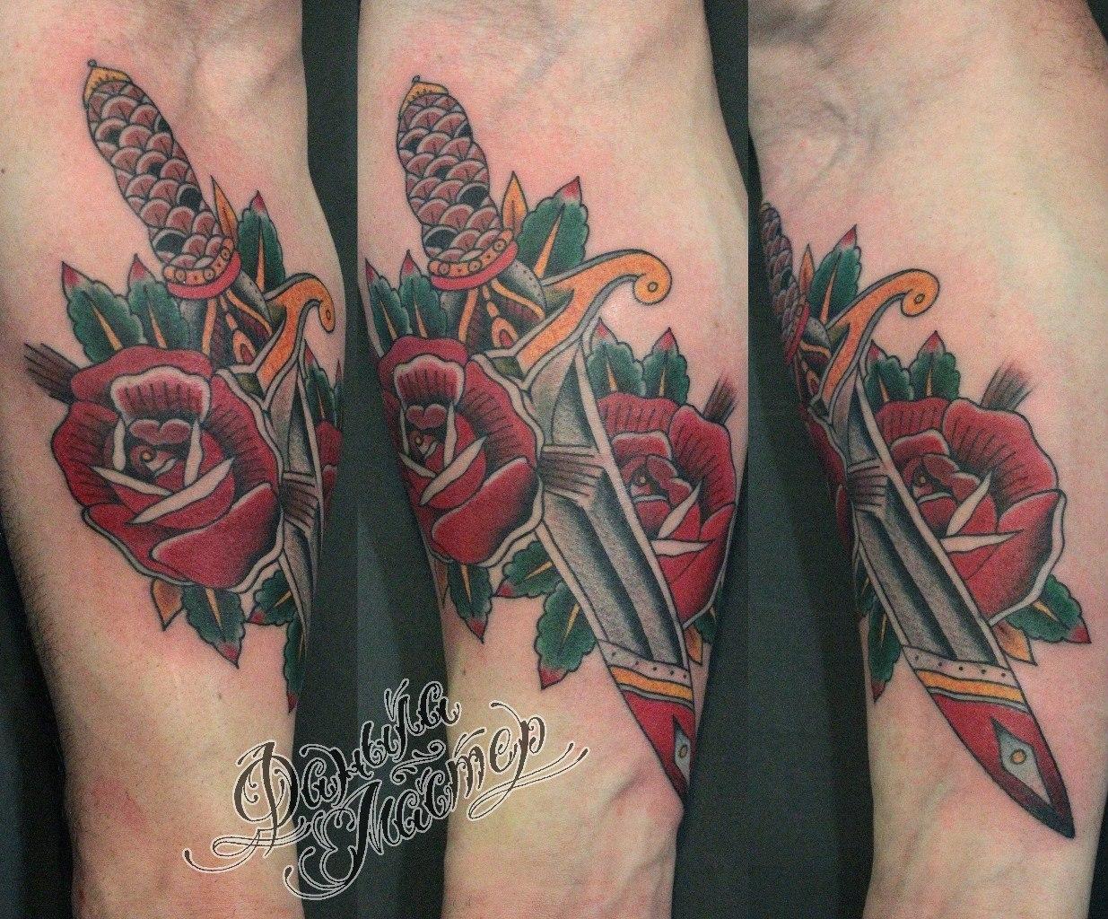 Художественная татуировка "Кинжал и розы" от Данилы-Мастера