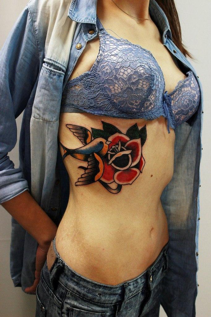 Художественная татуировка "Роза с ласточкой". Начинающий мастер Евгений Константинов.