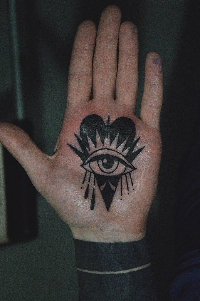 Художественная татуировка "Сердце" от Валеры Моргунова