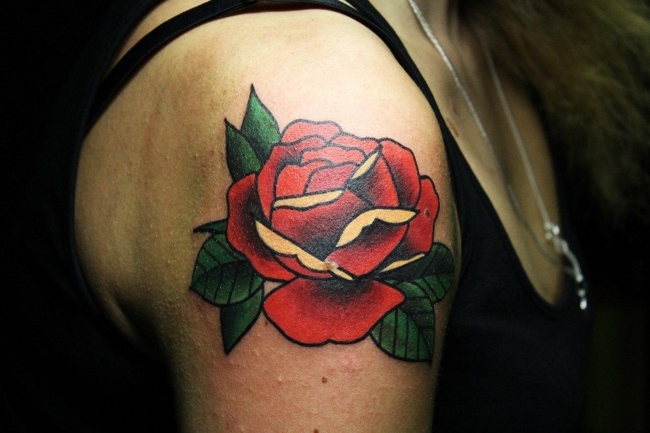 Художественная татуировка "Роза". Мастер Нияз Фахриев.