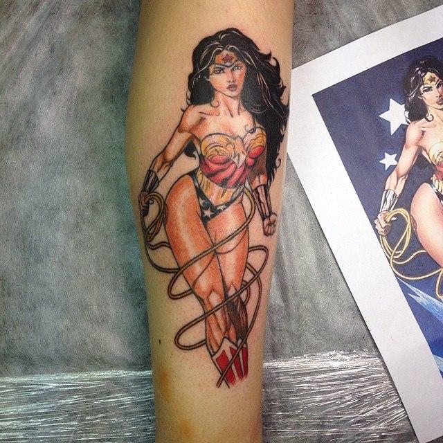 Художественная татуировка "Wonder Woman". Мастер Павел Заволока.