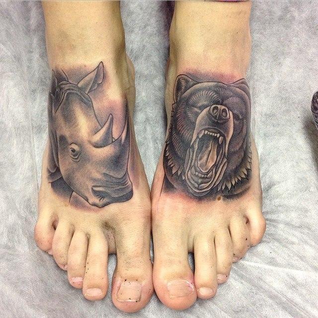 Художественная татуировка "Носорог и медведь". Мастер Павел Заволока.