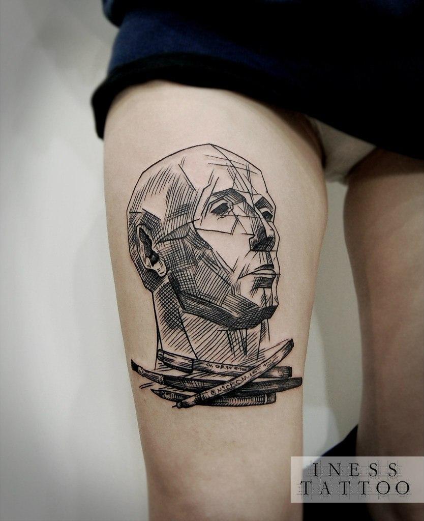 Художественная татуировка «Голова». Мастер Инесса Кефир. По собственному дизайну. Расположение: бедро. Время работы 4,5 часа.