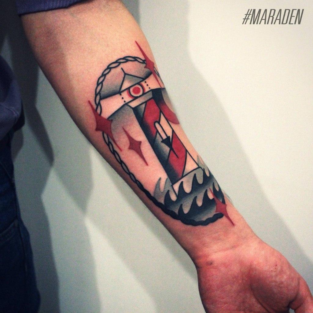 Художественная татуировка «Маяк». Мастер — Денис Марахин.