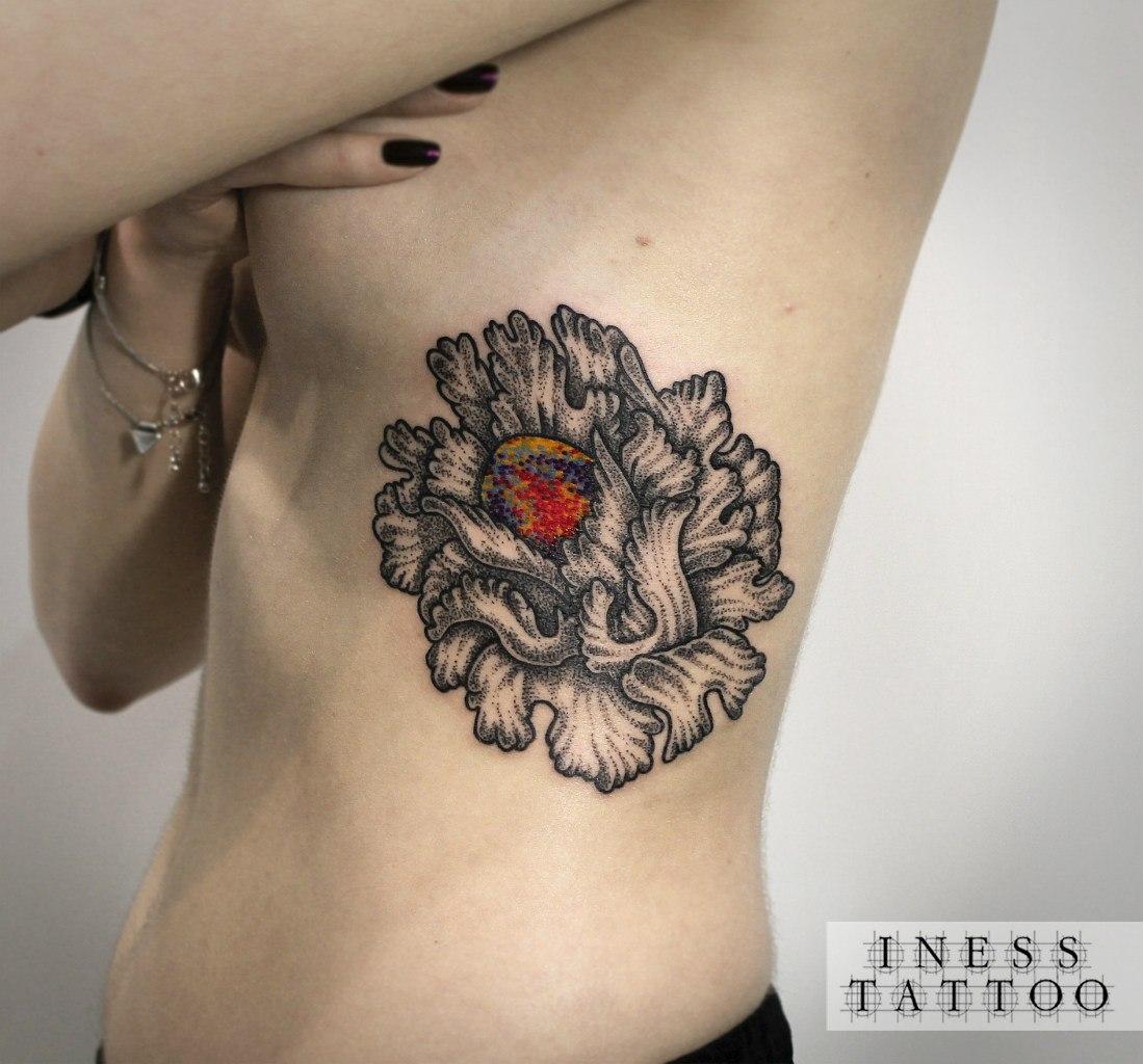 Художественная татуировка «Цветок». Мастер — Инесса Кефир