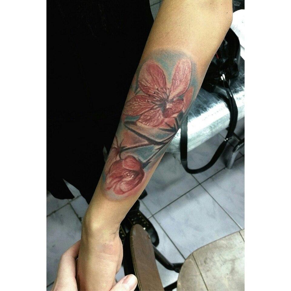 Художественная татуировка "Цветы". Мастер Анастасия Енот.