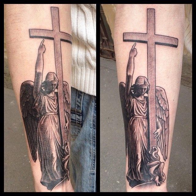 Художественная татуировка "Статуя ангела". Мастер Павел Заволока.