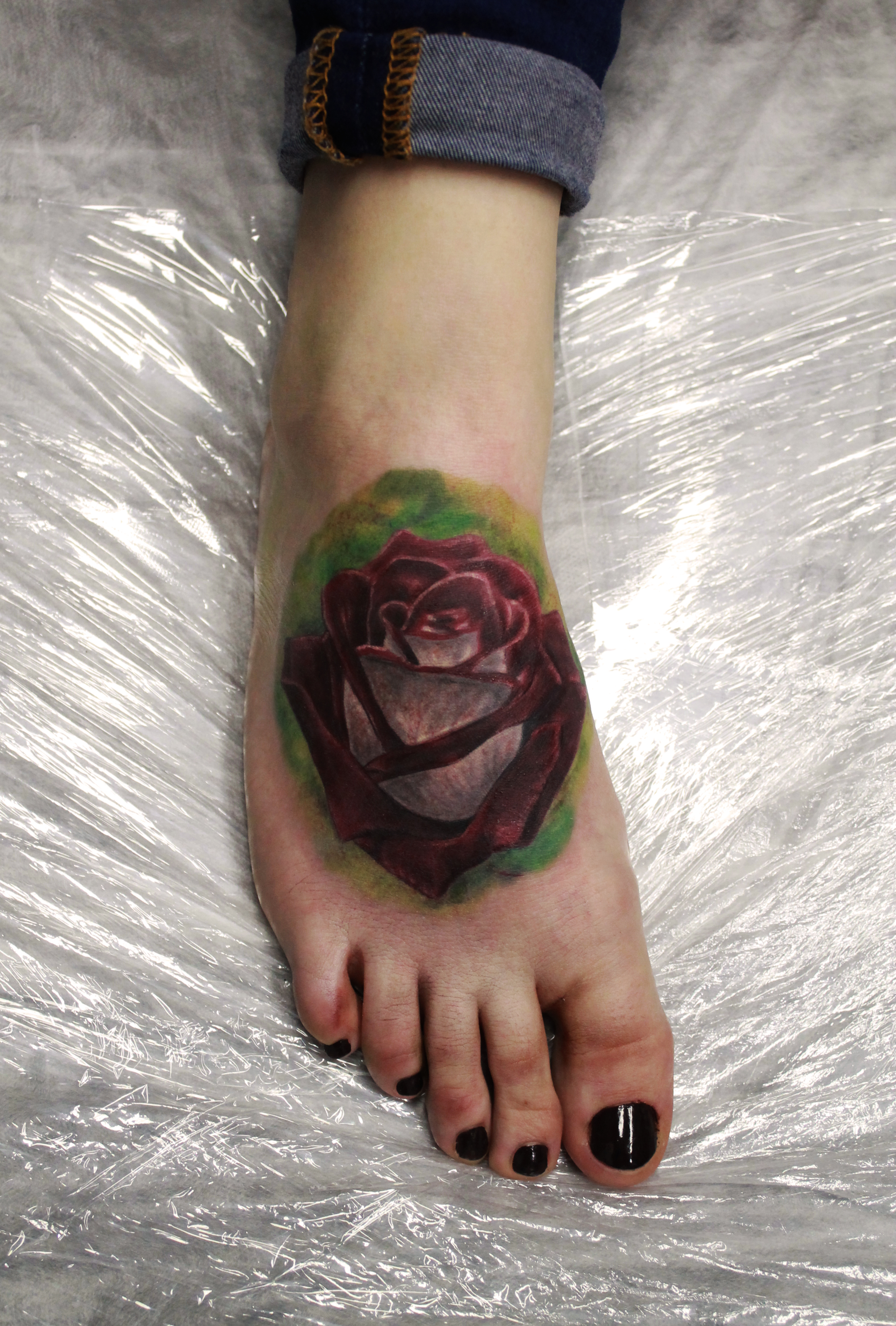 Художественная татуировка "Роза". Мастер Анастасия Енот.