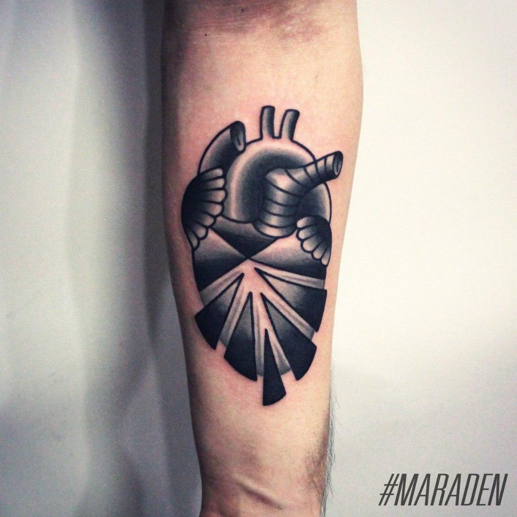 Художественная татуировка «Сердце». Мастер — Денис Марахин
