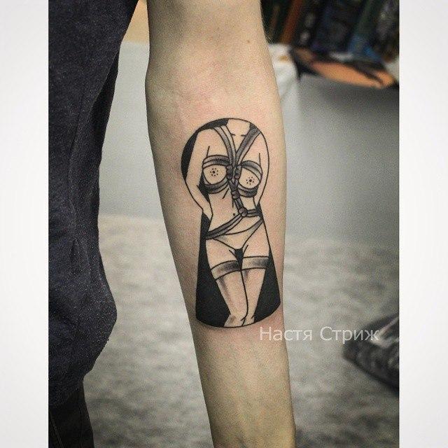 Художественная татуировка «Скважина». Мастер — Настя Стриж